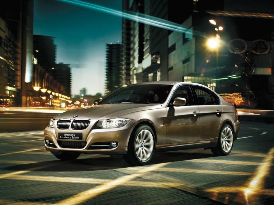  BMW 320i Sedan Excellence Edition 2010 года  (фото 1 из 1)